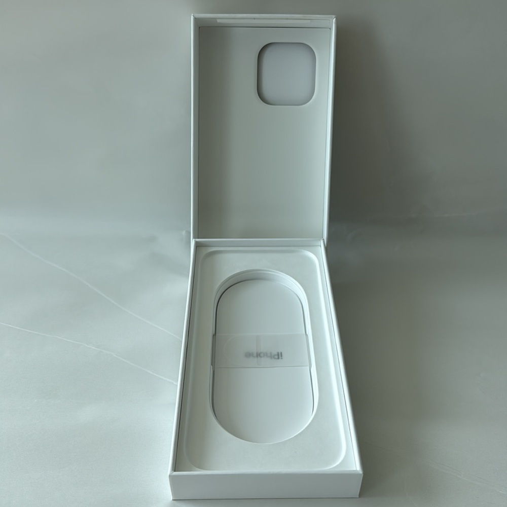 Apple iPhone 16 Pro Max BOX and Apple gift bag. - Picture 5 of 11